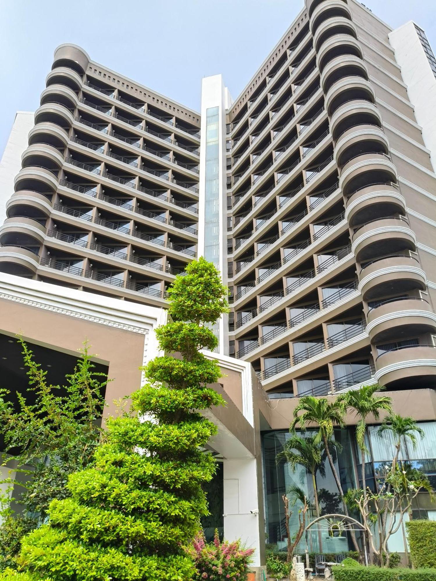 Hotel First Pacific Cirrus Pattaya Esterno foto