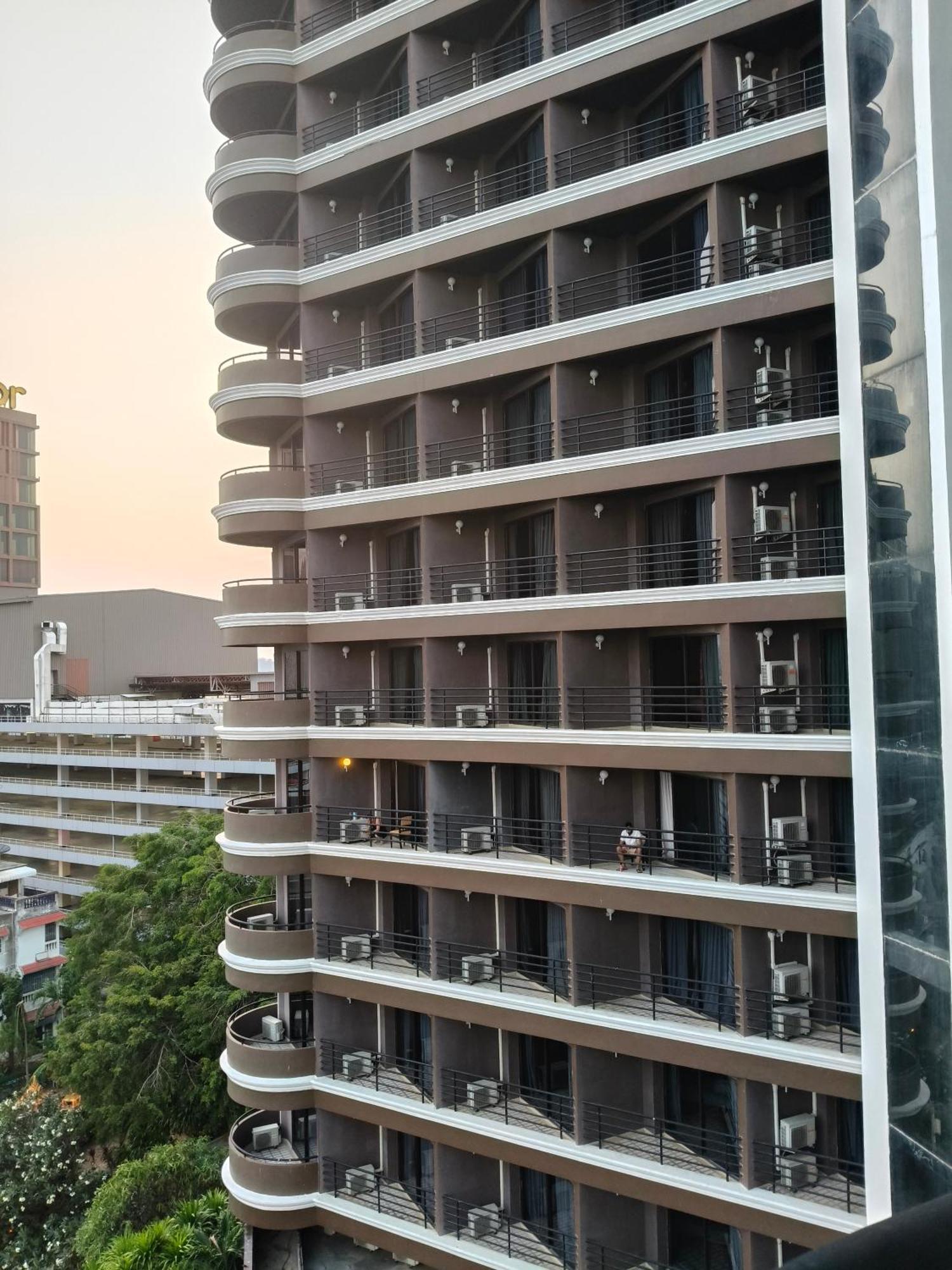 Hotel First Pacific Cirrus Pattaya Esterno foto