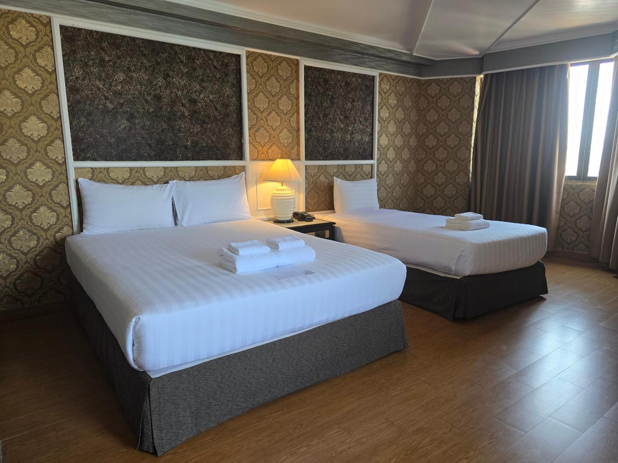 Hotel First Pacific Cirrus Pattaya Esterno foto