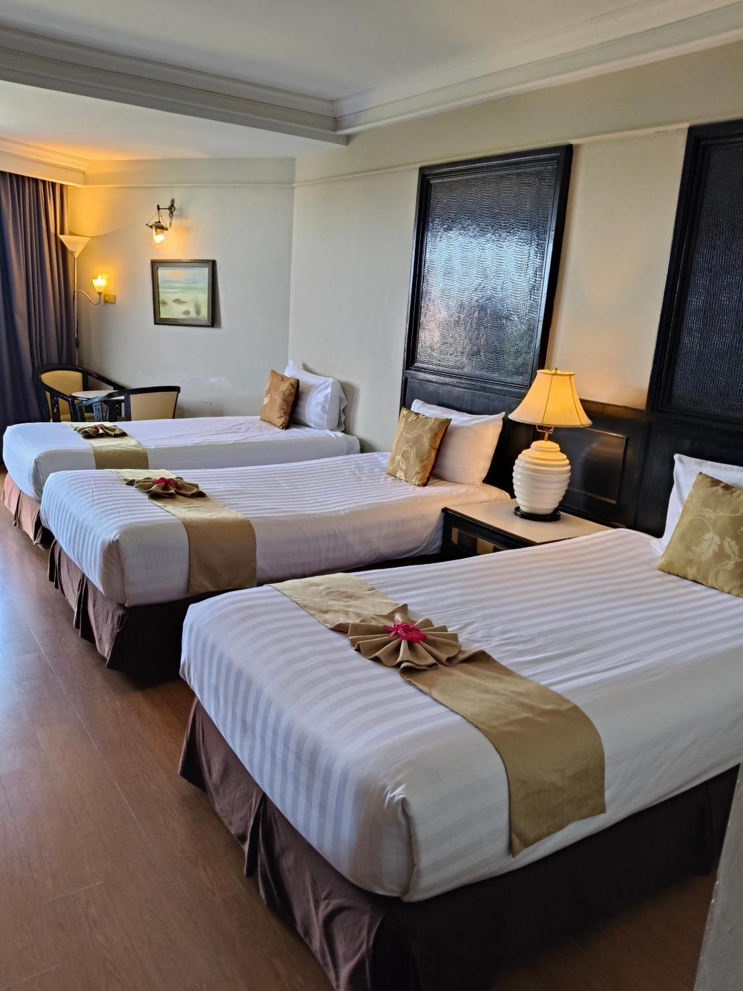 Hotel First Pacific Cirrus Pattaya Esterno foto