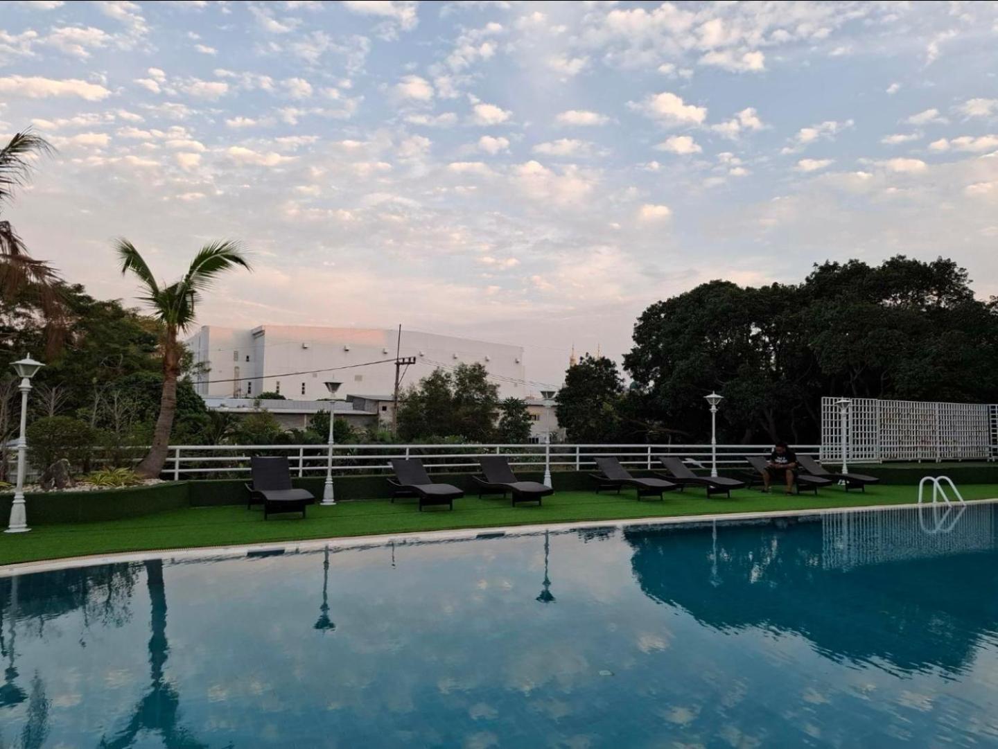 Hotel First Pacific Cirrus Pattaya Esterno foto