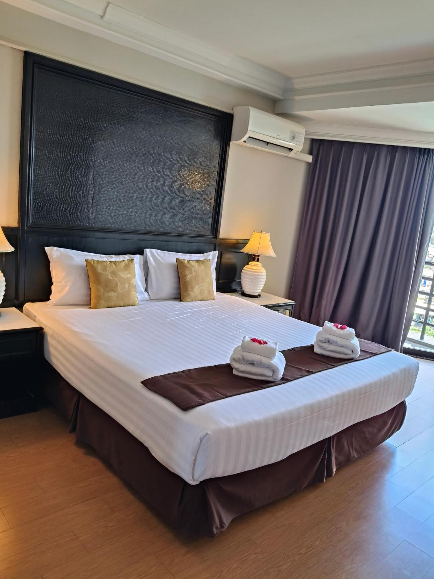 Hotel First Pacific Cirrus Pattaya Esterno foto