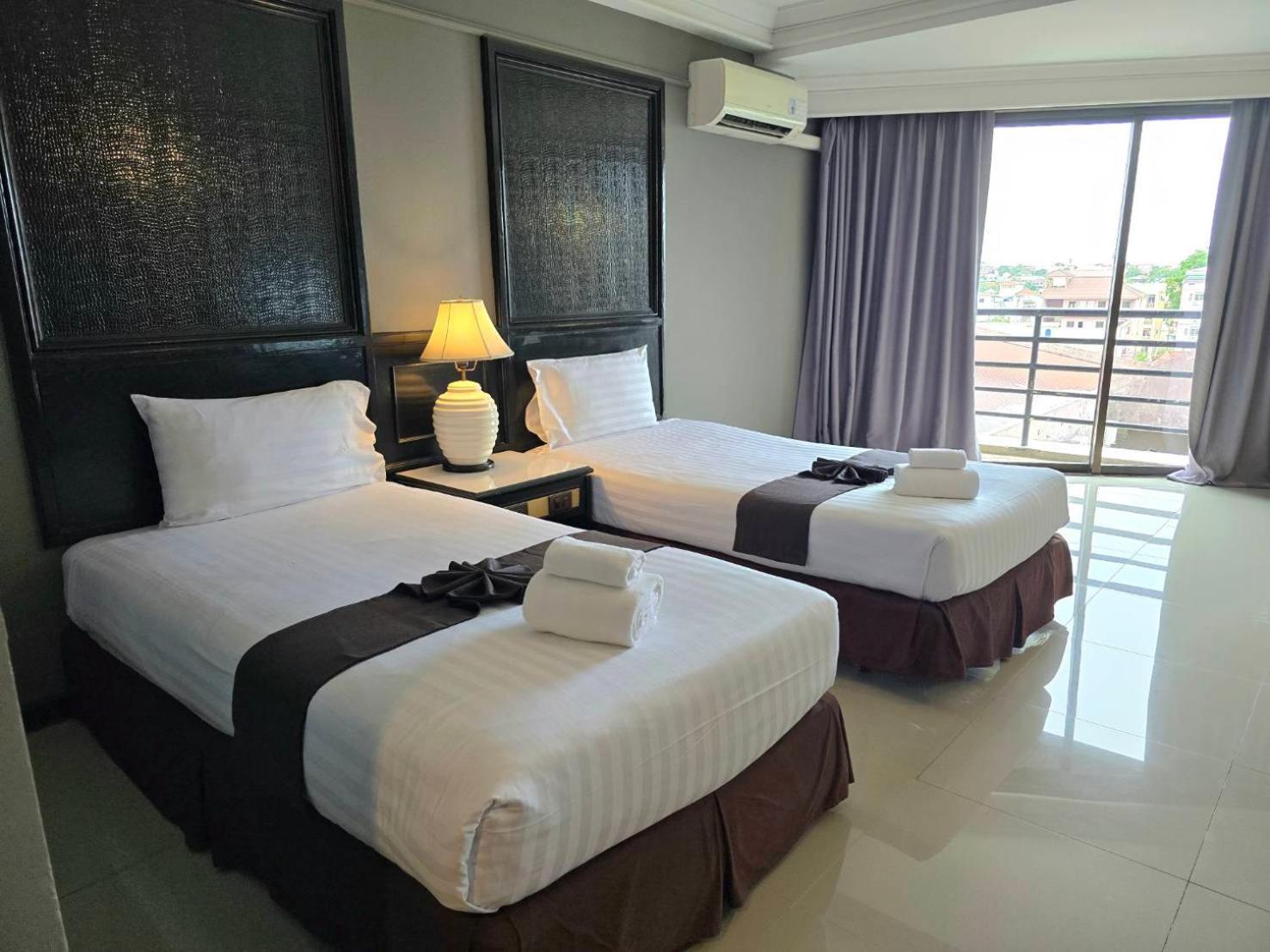 Hotel First Pacific Cirrus Pattaya Esterno foto