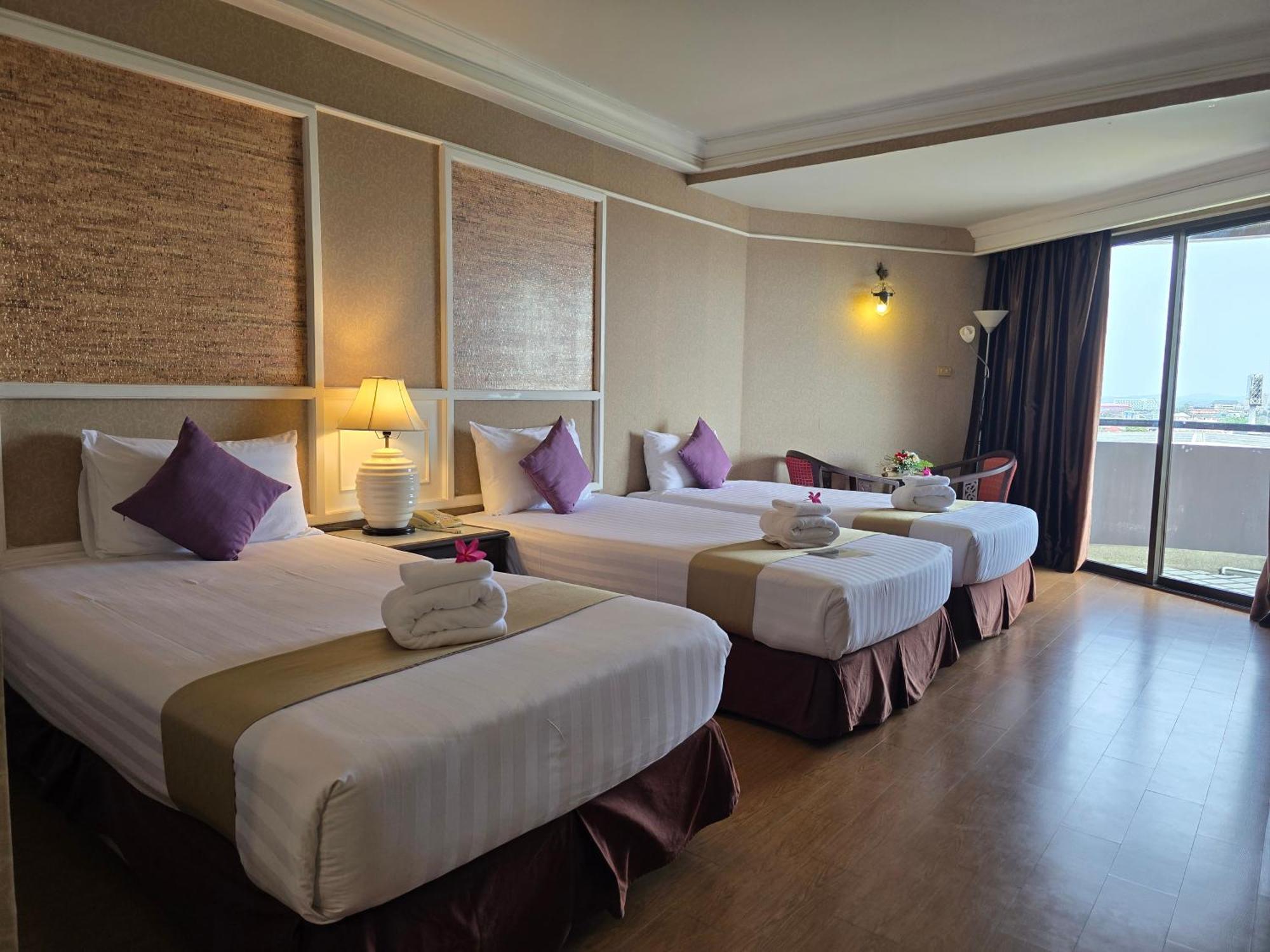 Hotel First Pacific Cirrus Pattaya Esterno foto