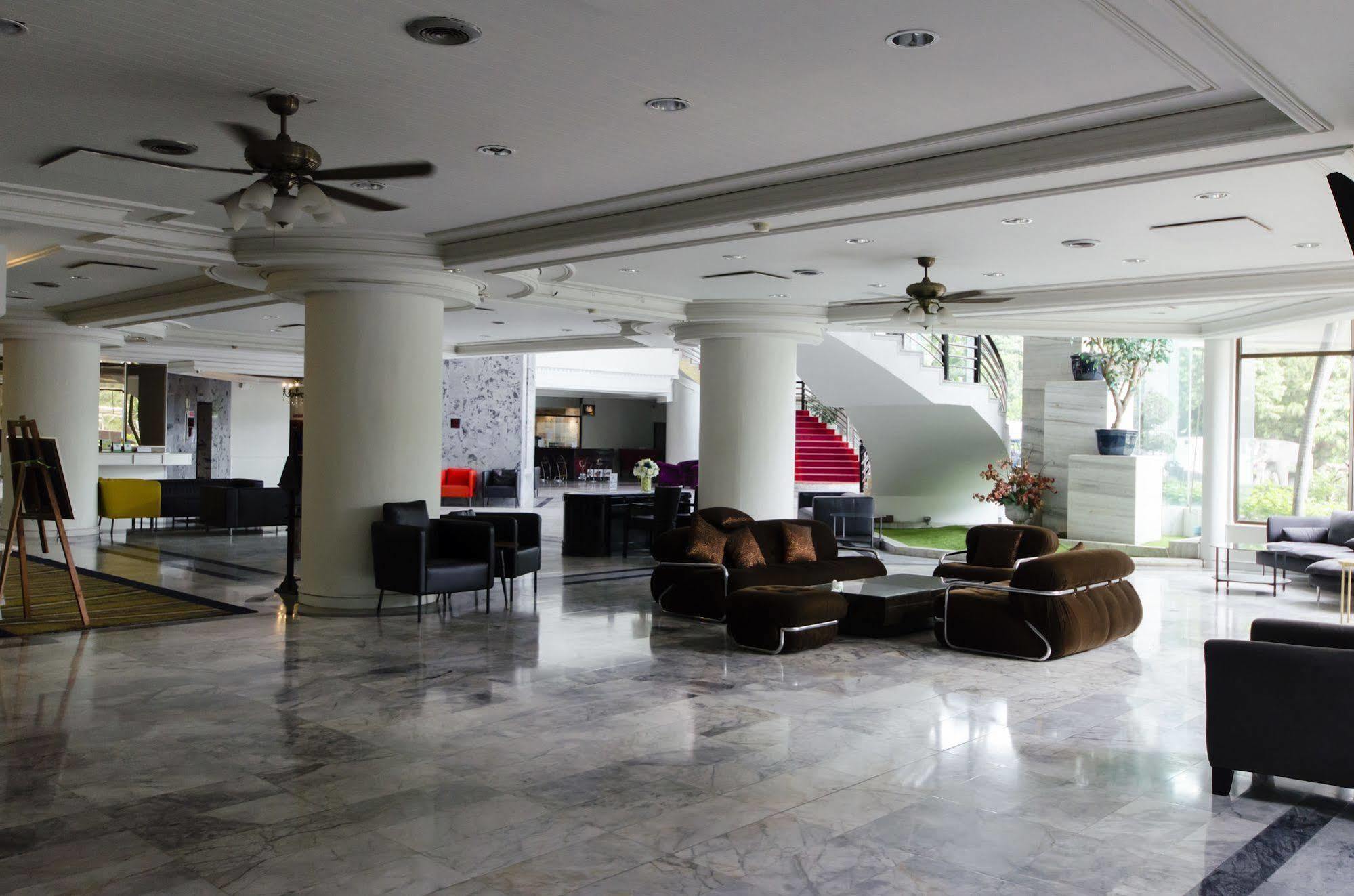 Hotel First Pacific Cirrus Pattaya Esterno foto