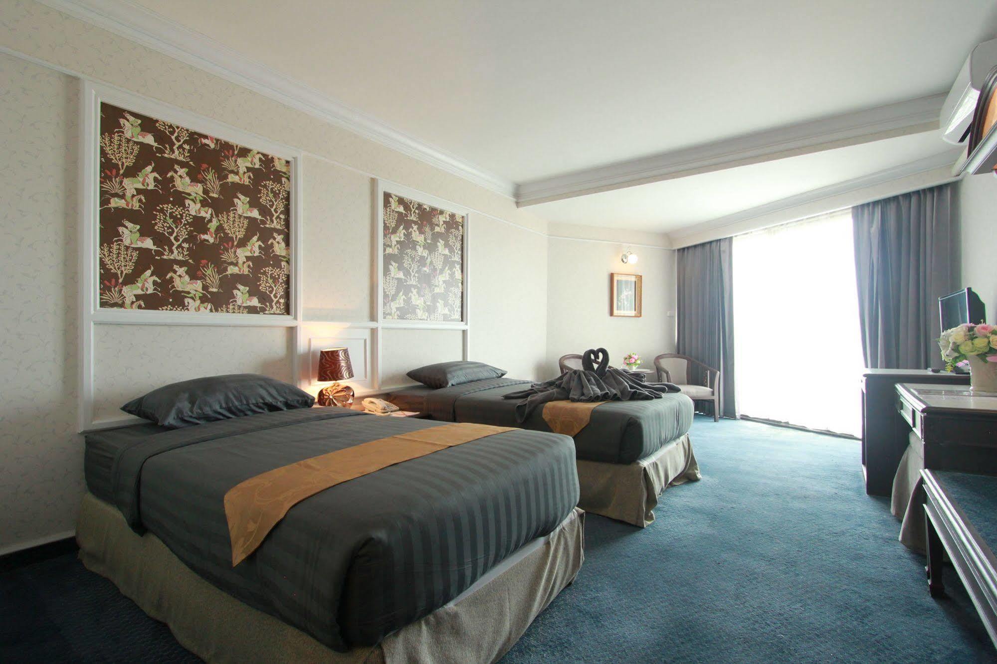 Hotel First Pacific Cirrus Pattaya Esterno foto