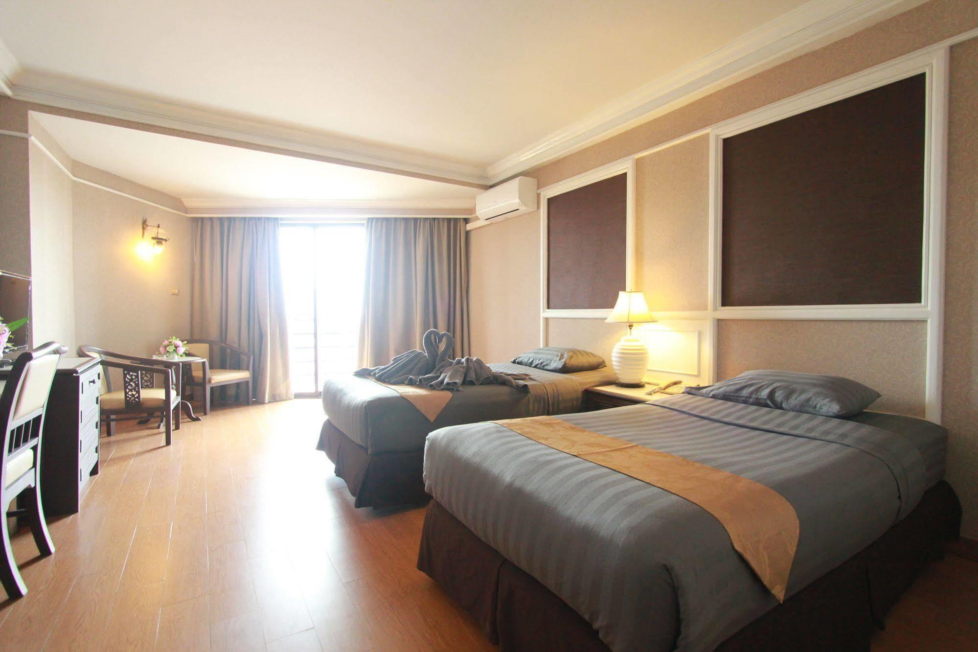 Hotel First Pacific Cirrus Pattaya Esterno foto